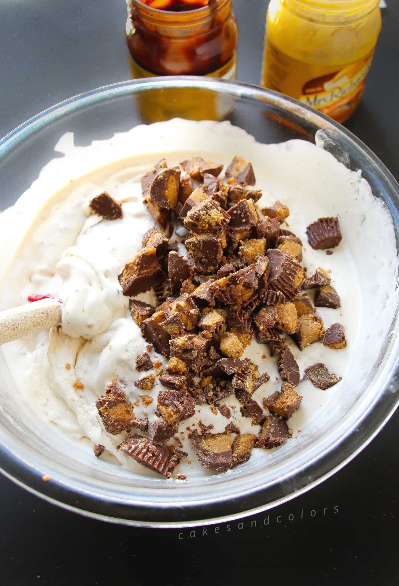 5Minute Peanut Butter Cup Salted Caramel McFlurry Cakes And Colors